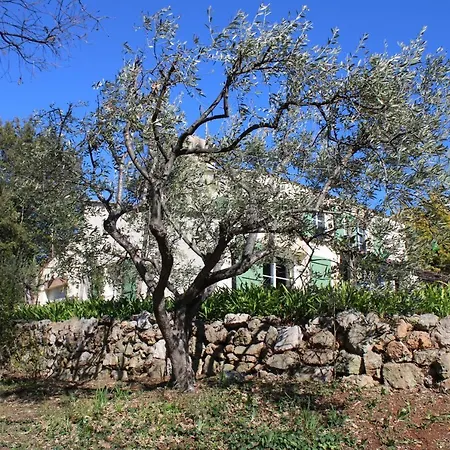 Ecole Buissonniere 아파트