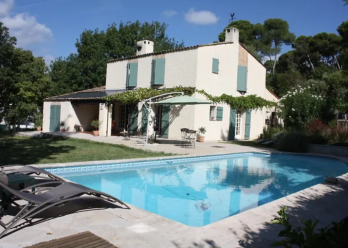 Ecole Buissonniere Антиб